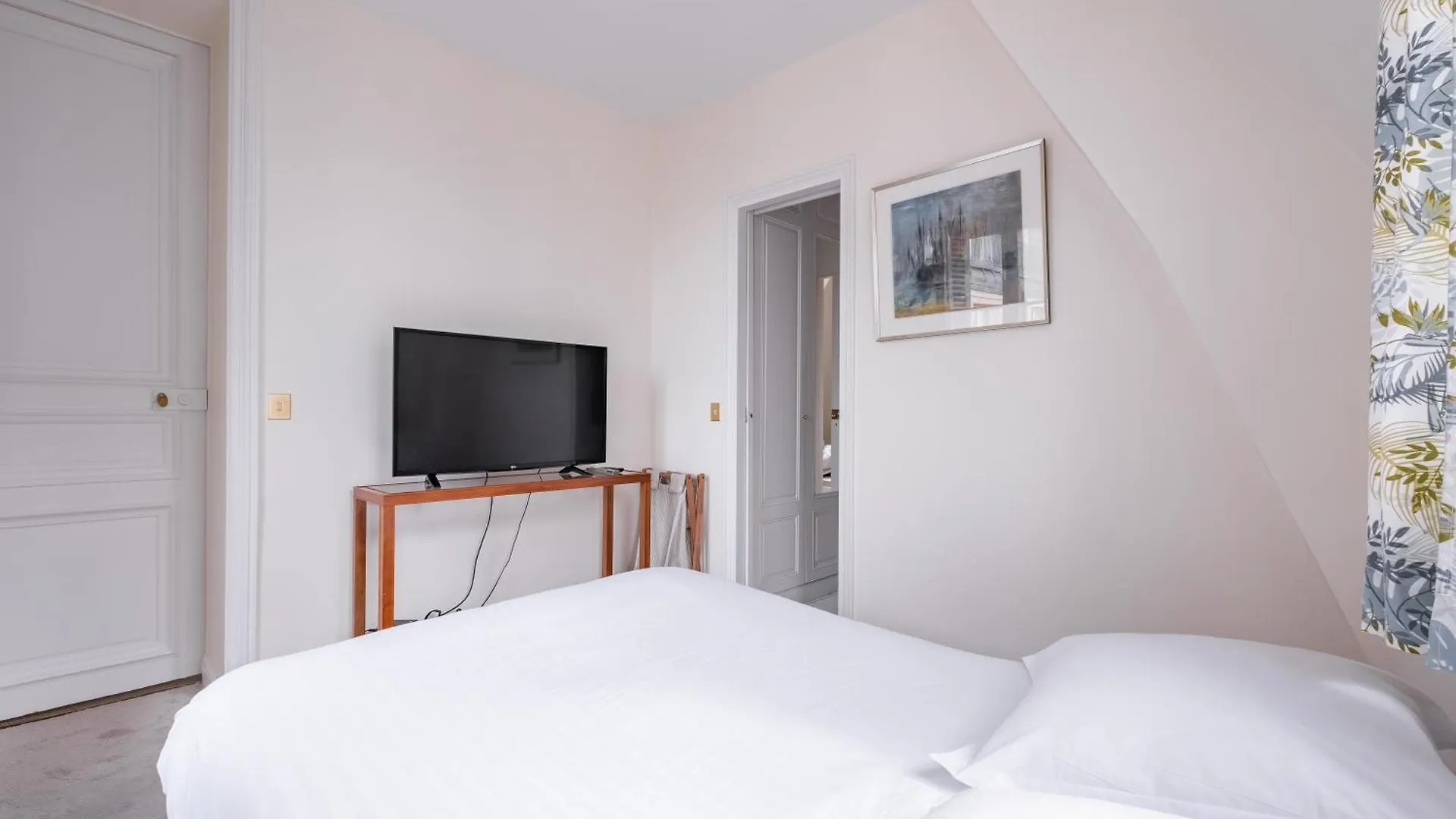 Veeve - Haussmannian Heights Apartment Paris France
