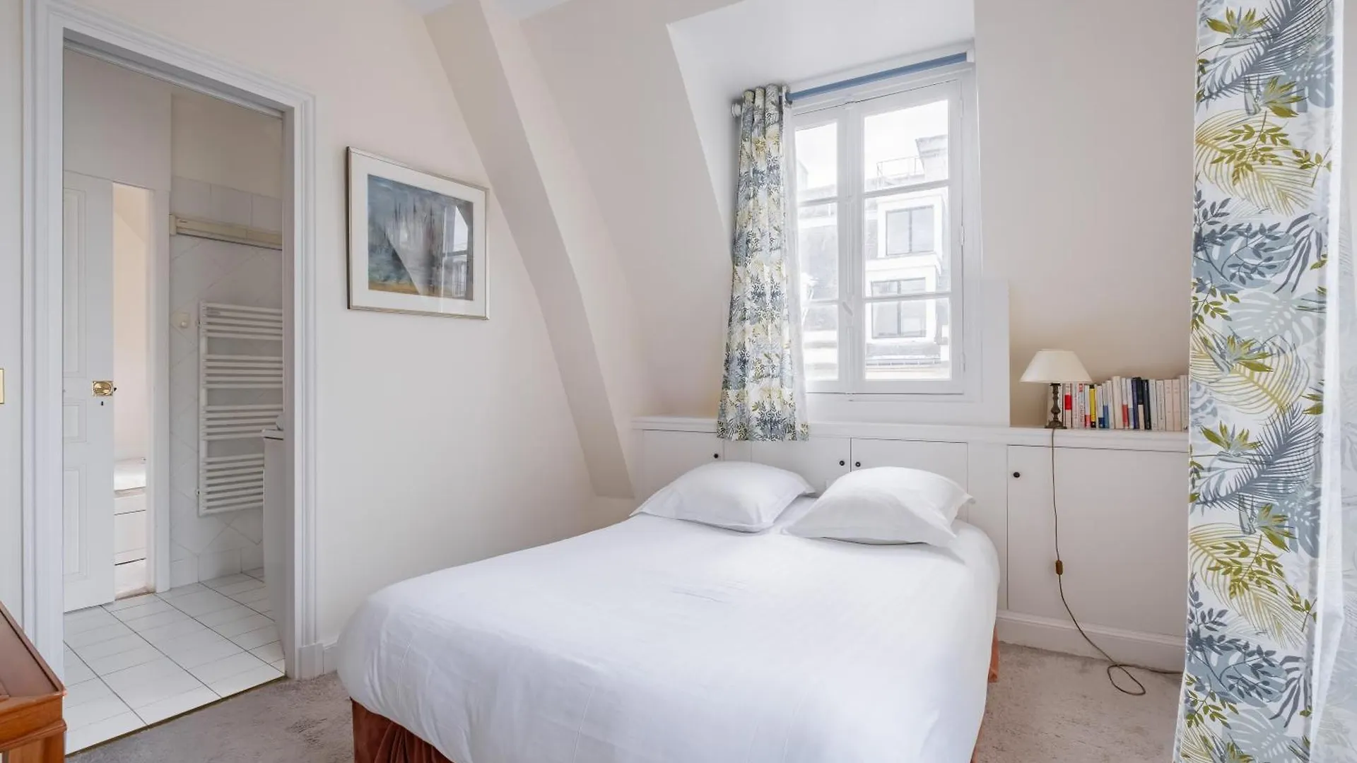 Veeve - Haussmannian Heights Apartment Paris France