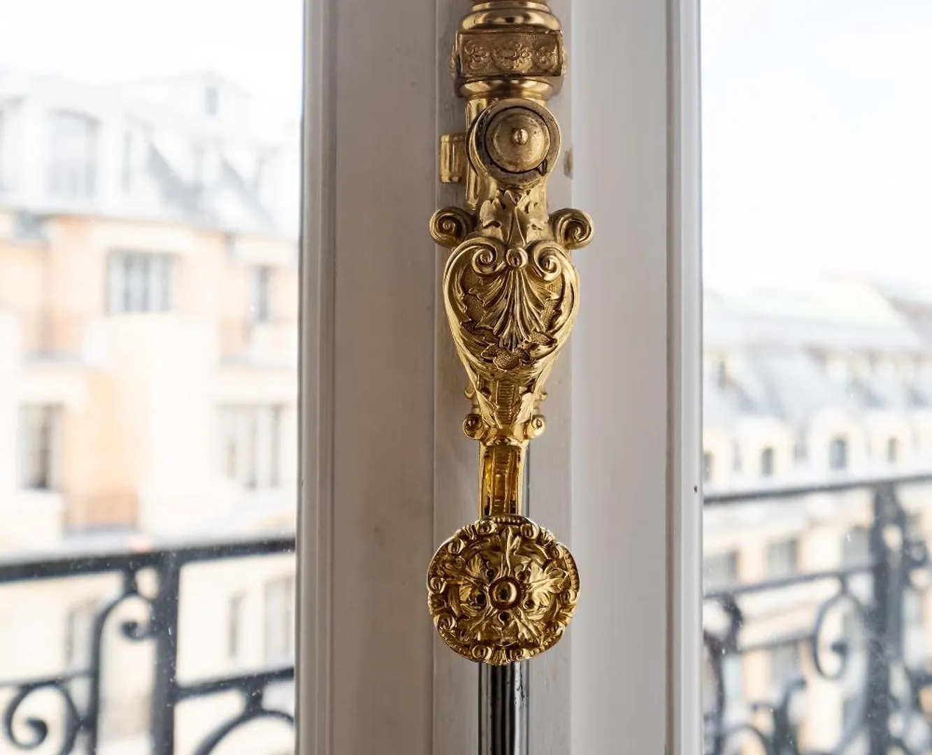 Veeve - Haussmannian Heights Apartment Paris