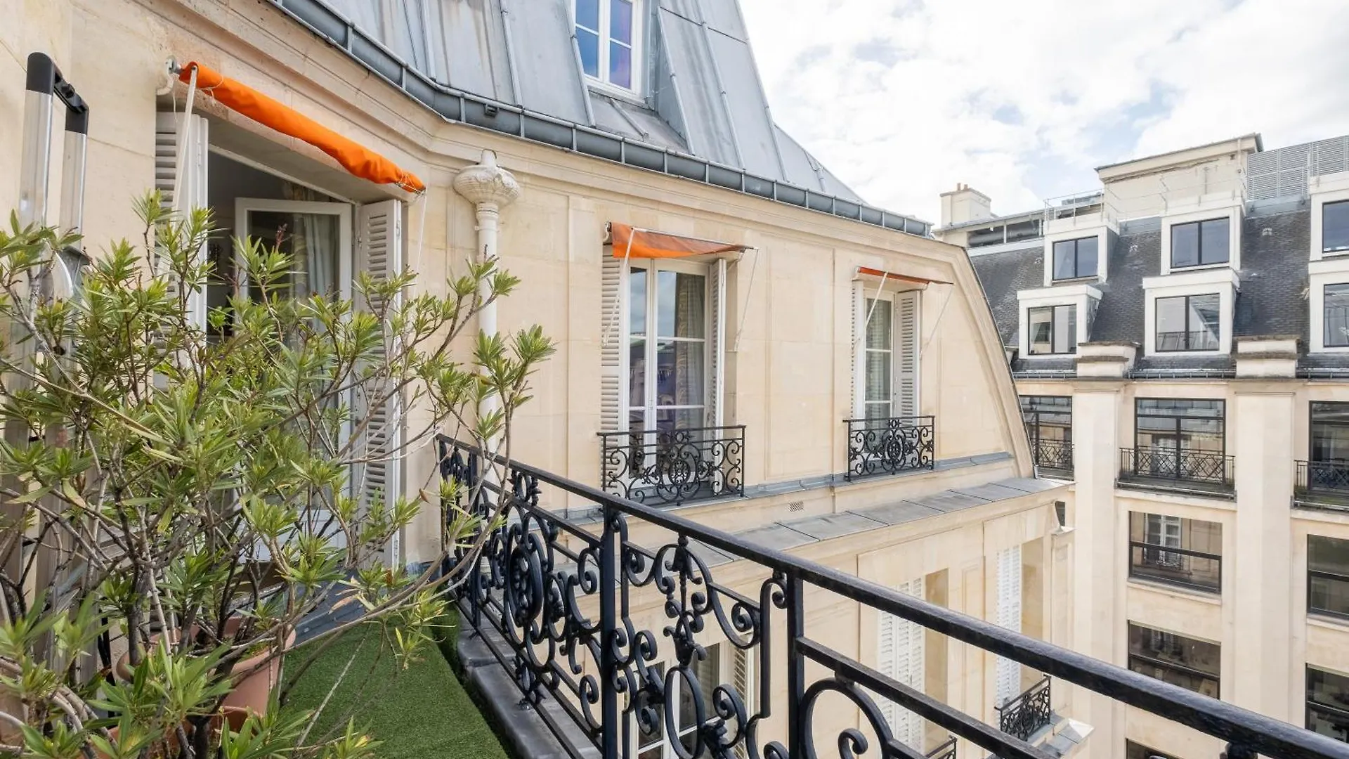 Veeve - Haussmannian Heights Apartment Paris 0*,  France