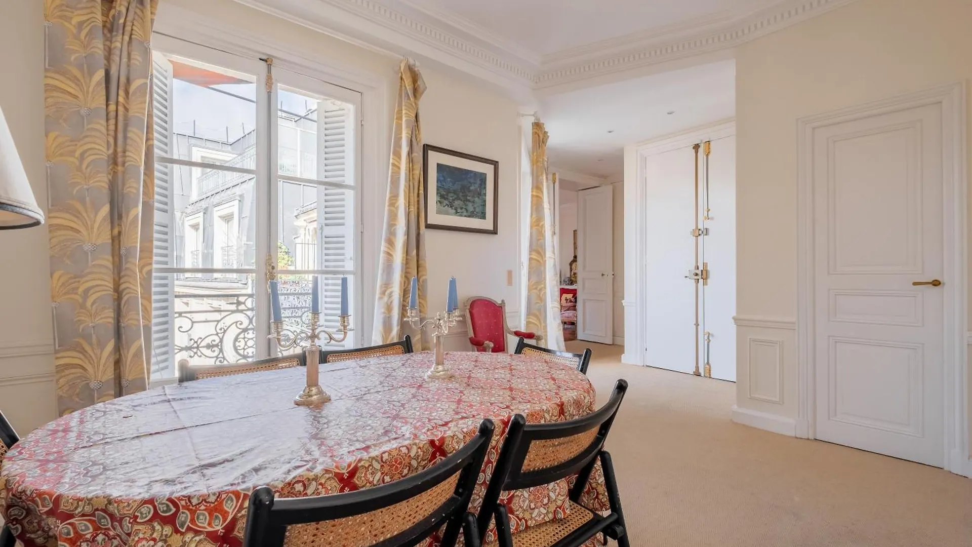 Veeve - Haussmannian Heights Apartment Paris France